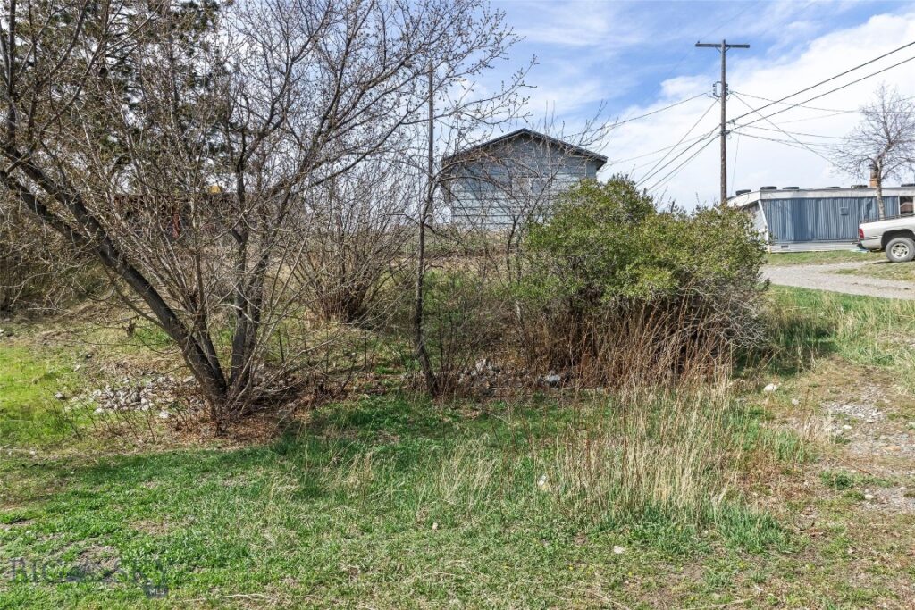 129 1/2 S I Street, Livingston MT 59047