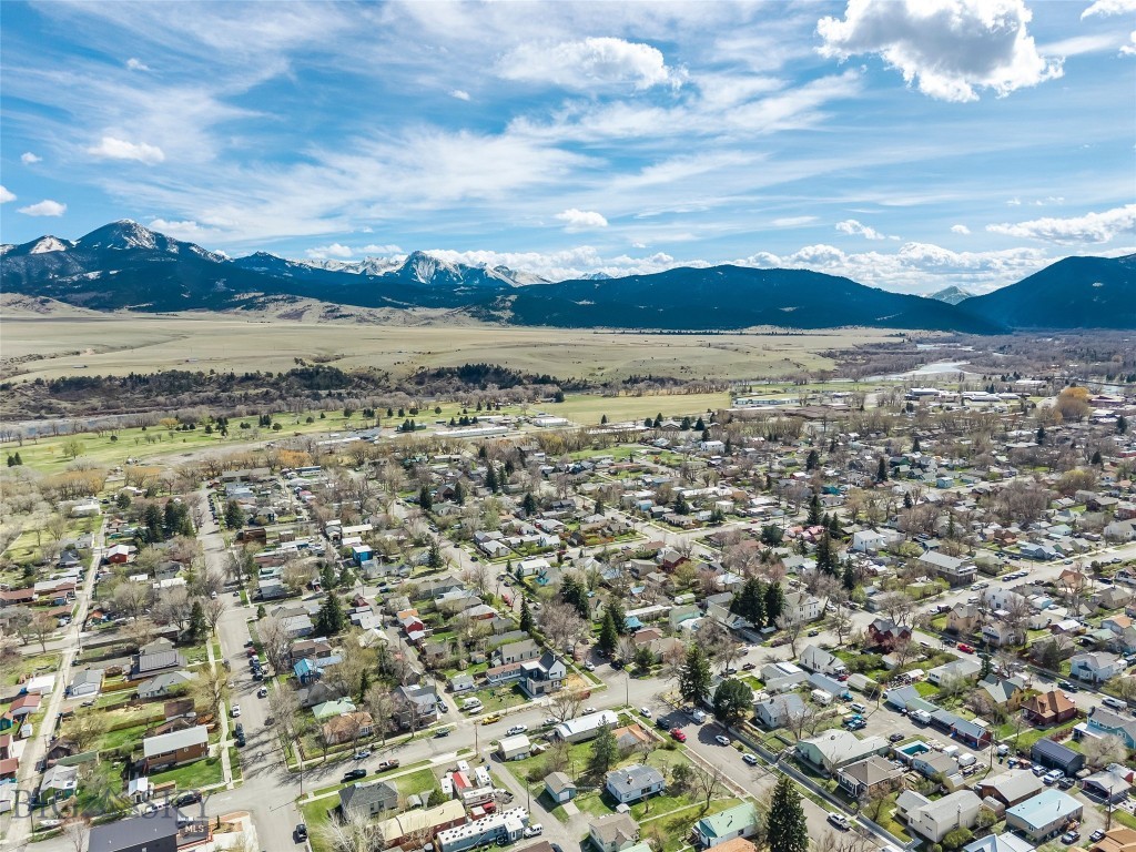 129 1/2 S I Street, Livingston MT 59047
