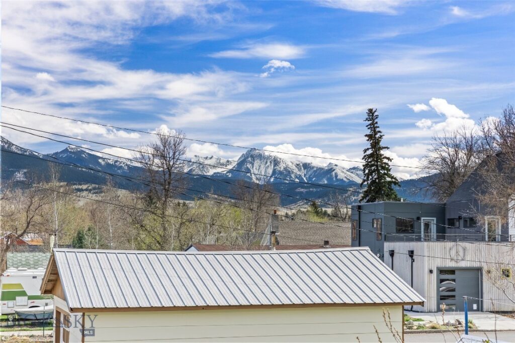 129 1/2 S I Street, Livingston MT 59047