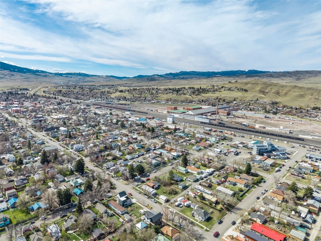 129 1/2 S I Street, Livingston MT 59047