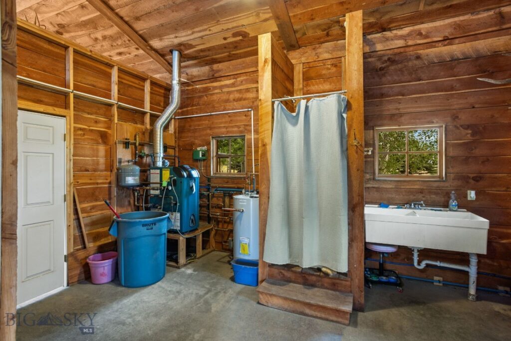 1921 E River Road, Livingston MT 59047