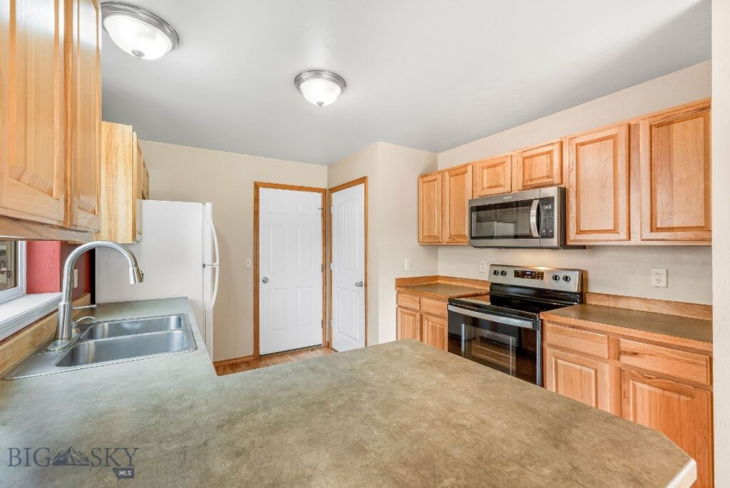 940 N River Rock Drive, Belgrade MT 59714