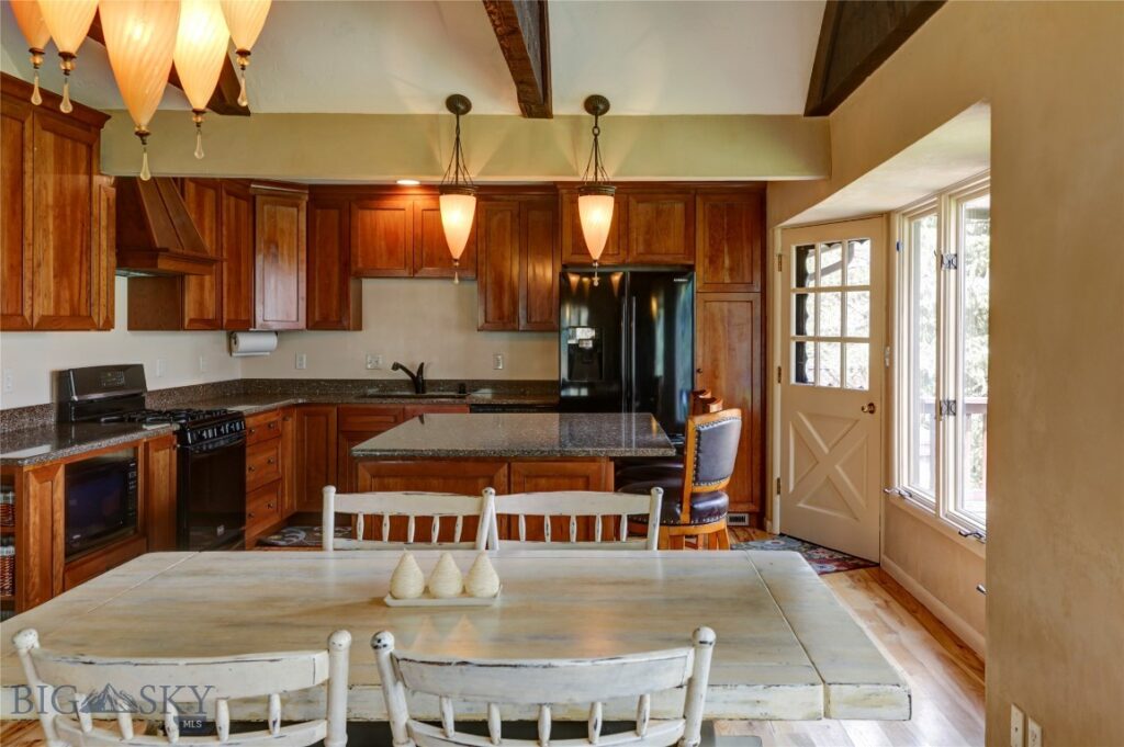 16 9th Street Island Drive, Livingston MT 59047
