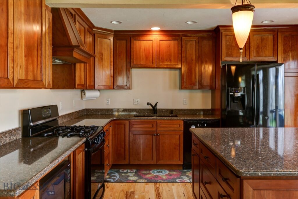 16 9th Street Island Drive, Livingston MT 59047