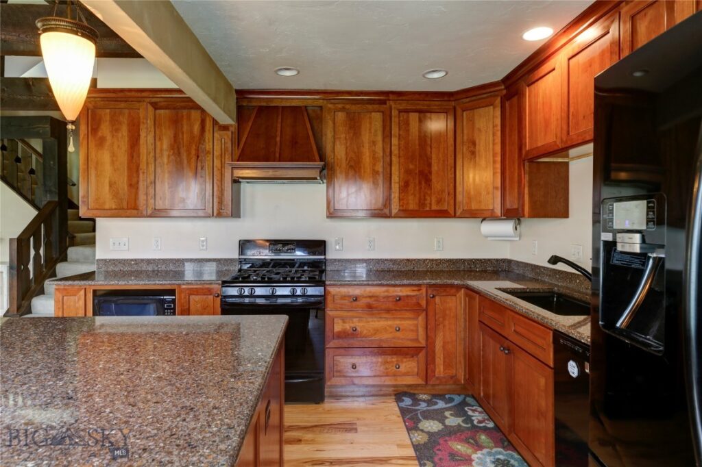 16 9th Street Island Drive, Livingston MT 59047