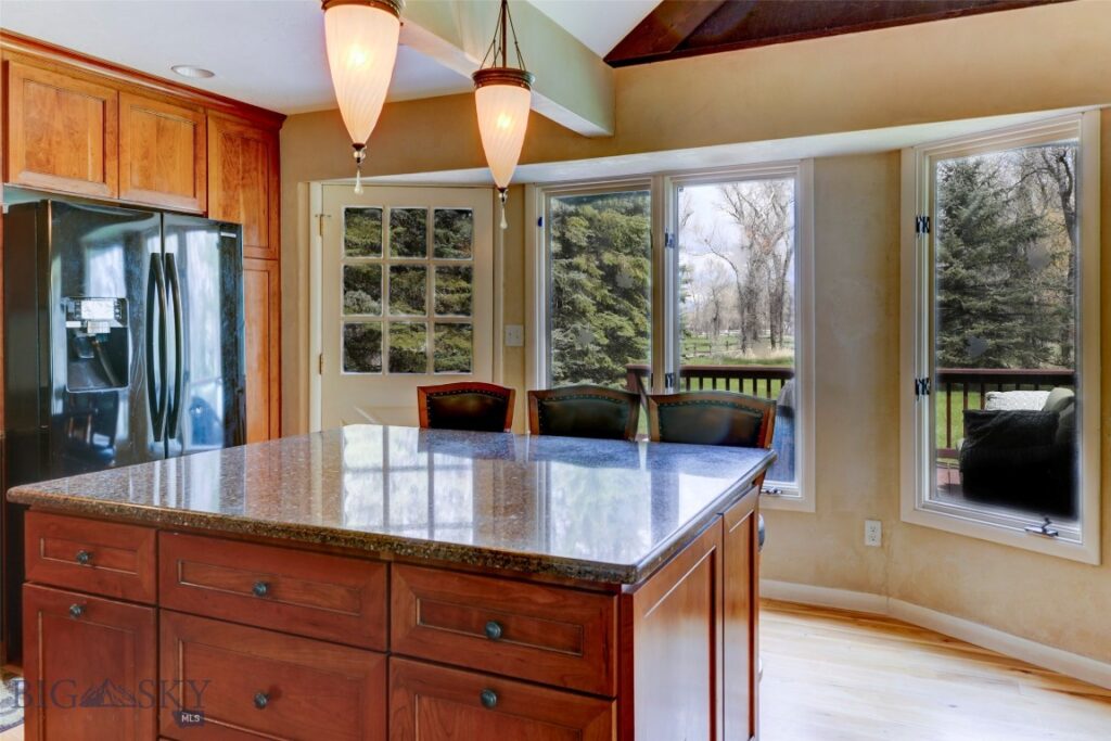 16 9th Street Island Drive, Livingston MT 59047