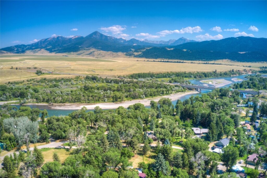 16 9th Street Island Drive, Livingston MT 59047
