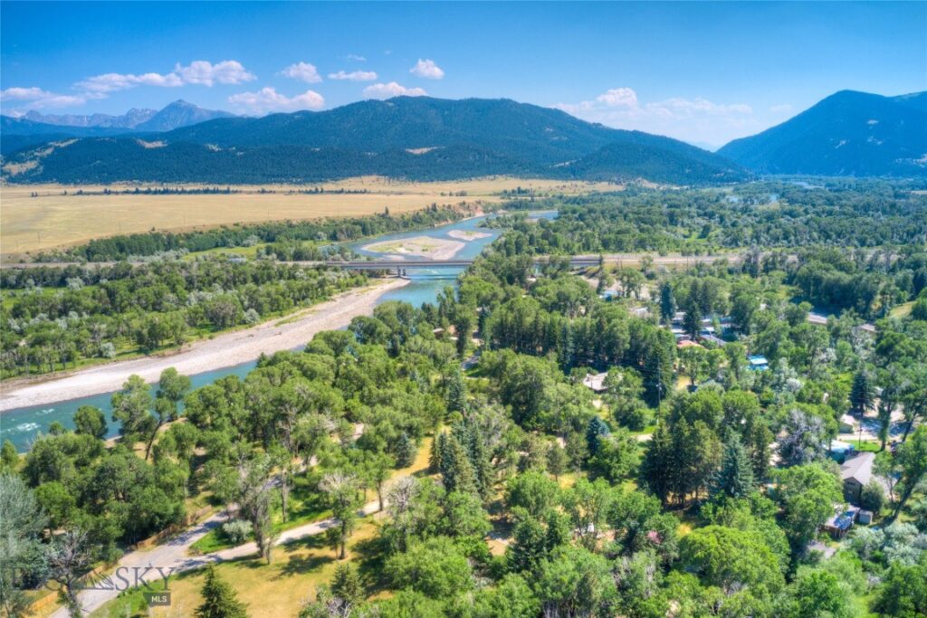 16 9th Street Island Drive, Livingston MT 59047