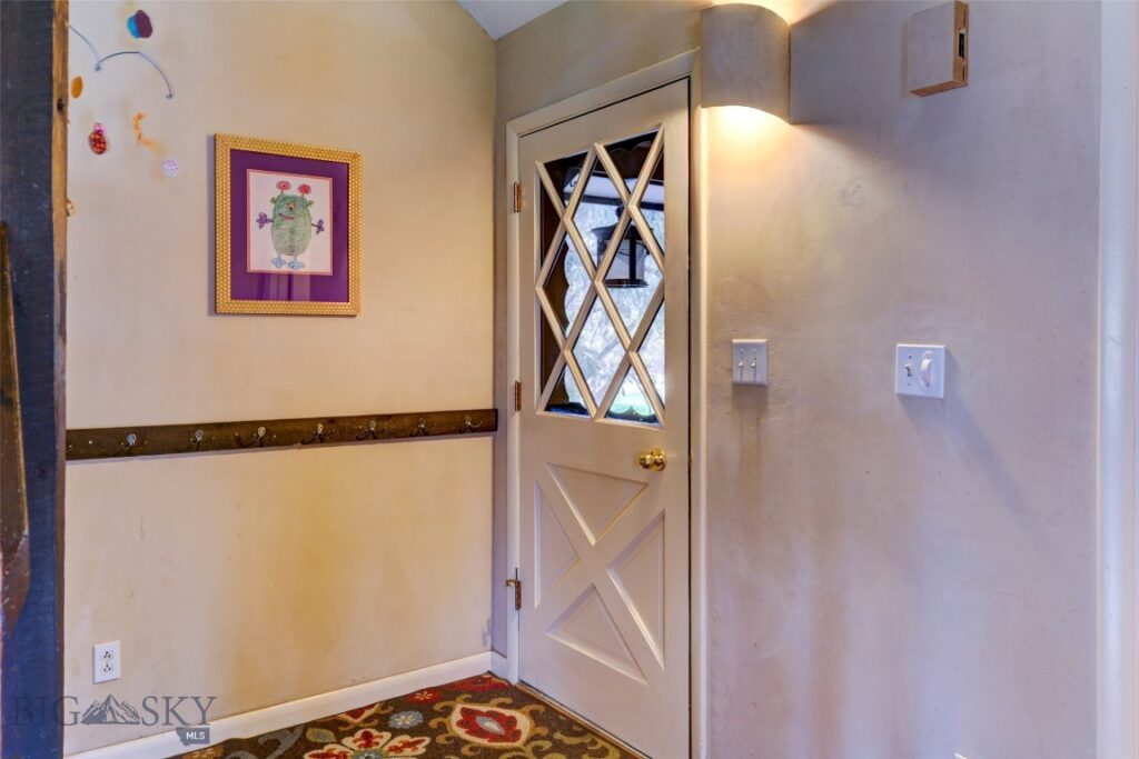 16 9th Street Island Drive, Livingston MT 59047