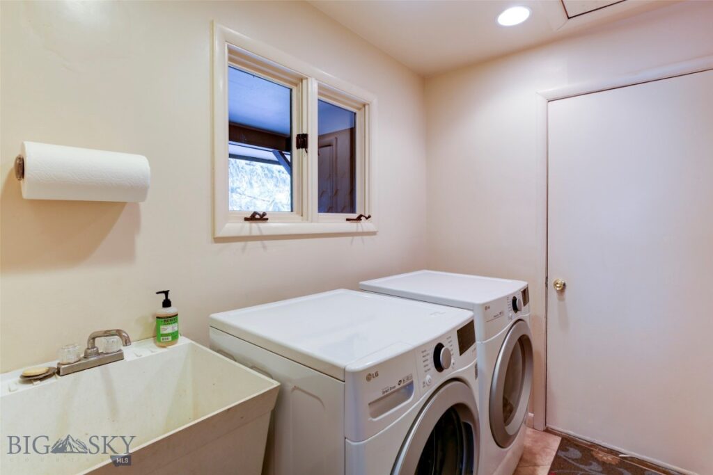 16 9th Street Island Drive, Livingston MT 59047