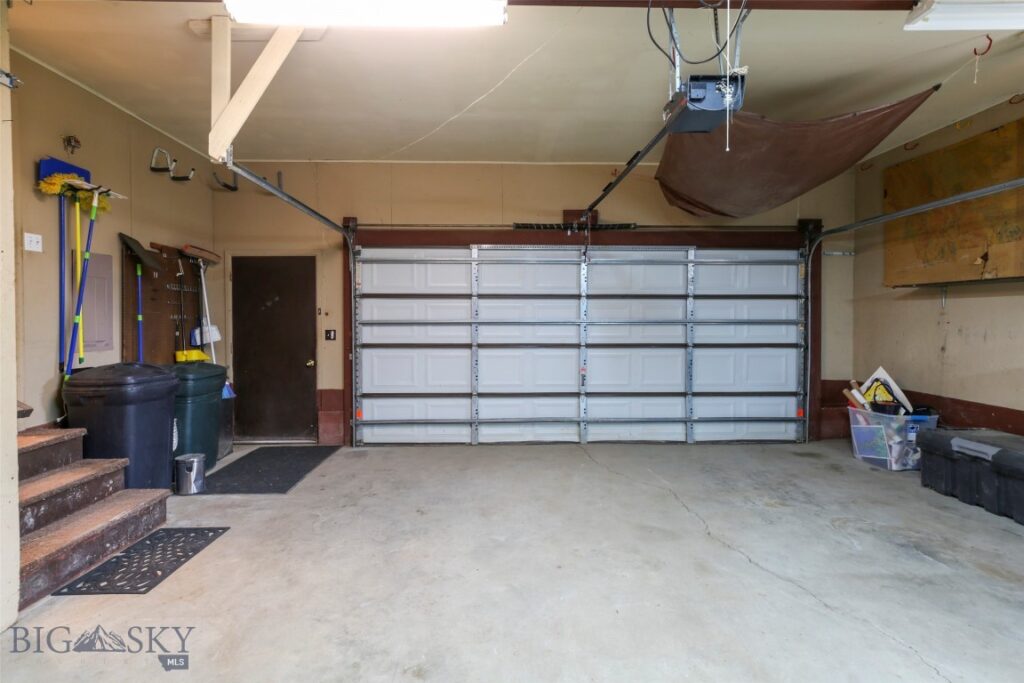 16 9th Street Island Drive, Livingston MT 59047
