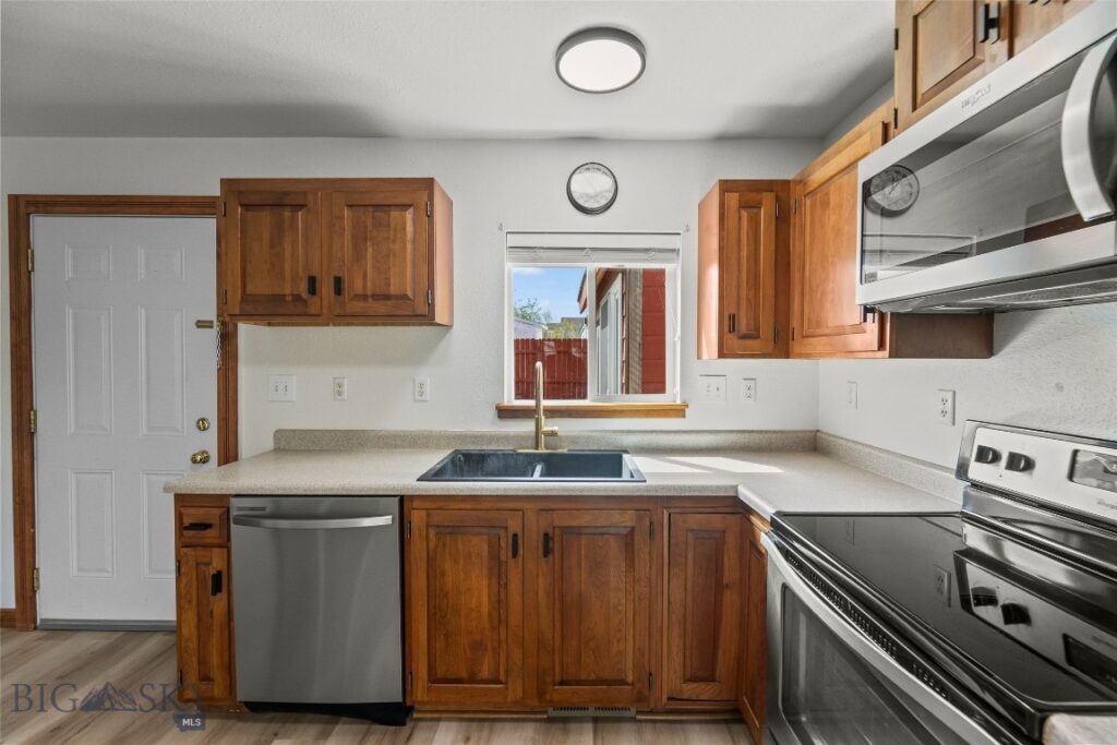 72 W Magnolia Drive, Belgrade MT 59714