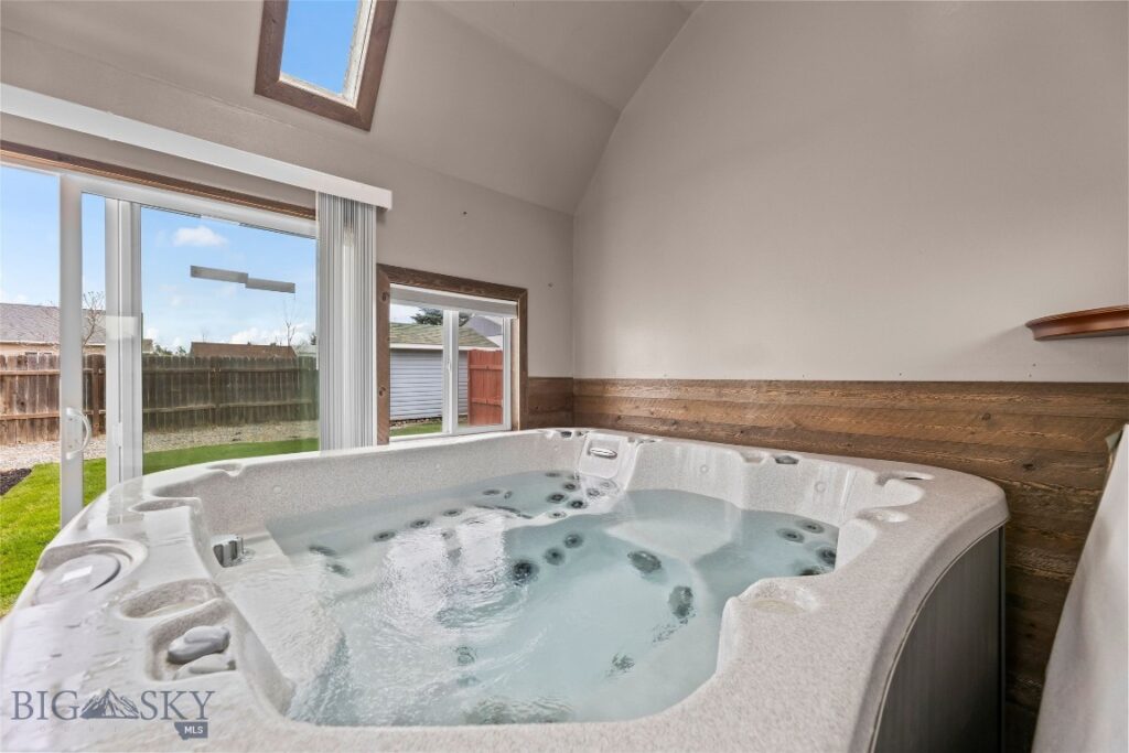 72 W Magnolia Drive, Belgrade MT 59714