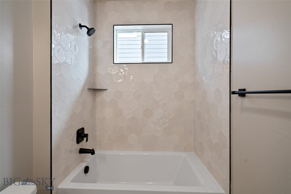 1511 Gunslinger Lane, Belgrade MT 59714