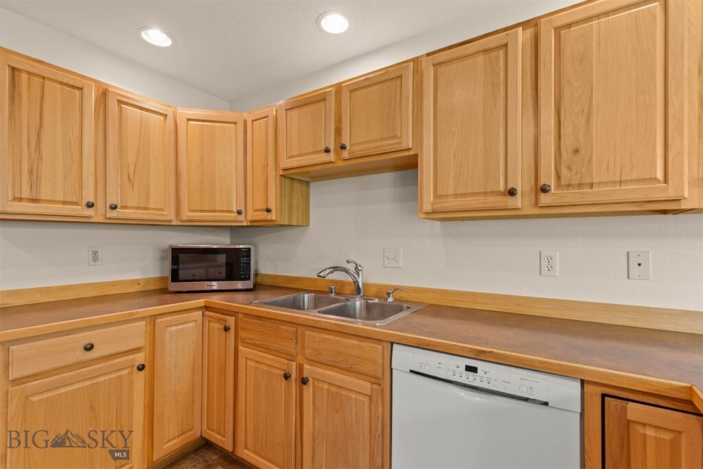 87 Clinton Lane, Belgrade MT 59714