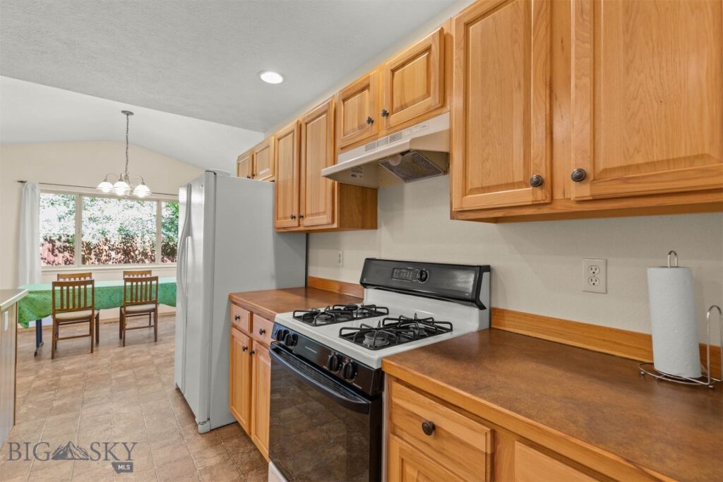 87 Clinton Lane, Belgrade MT 59714