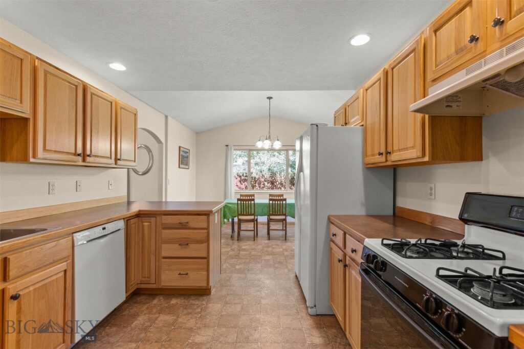87 Clinton Lane, Belgrade MT 59714