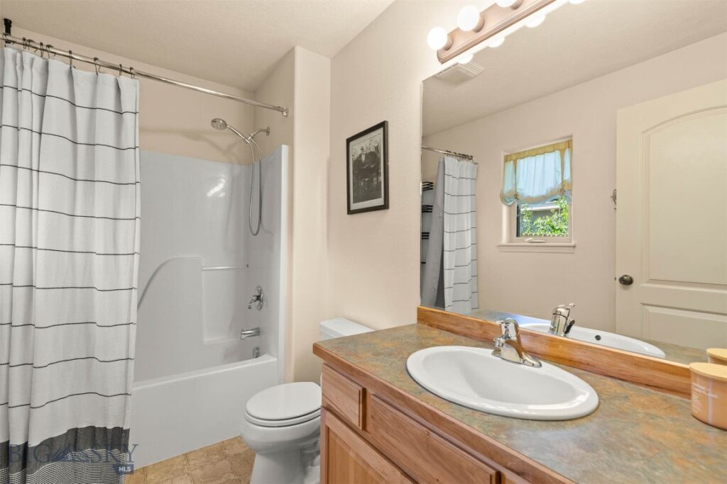 87 Clinton Lane, Belgrade MT 59714