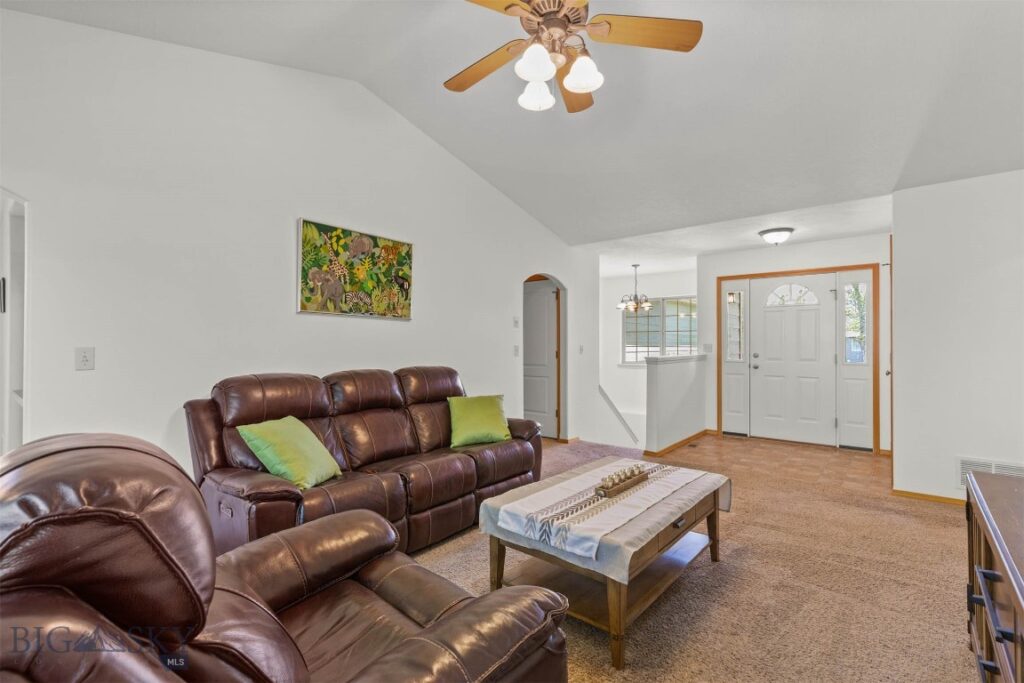 87 Clinton Lane, Belgrade MT 59714