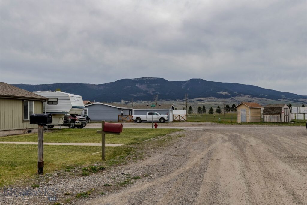 1207 W Reservoir Street, Livingston MT 59047