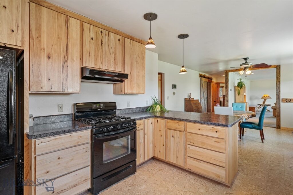 2 Jumping Rainbow Road, Livingston MT 59047