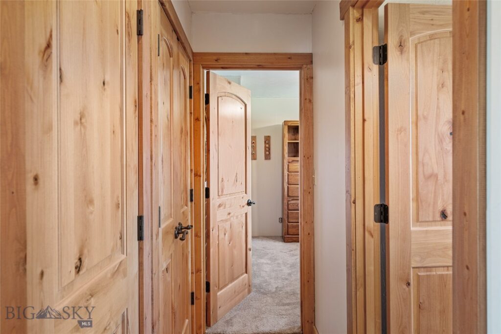 2 Jumping Rainbow Road, Livingston MT 59047