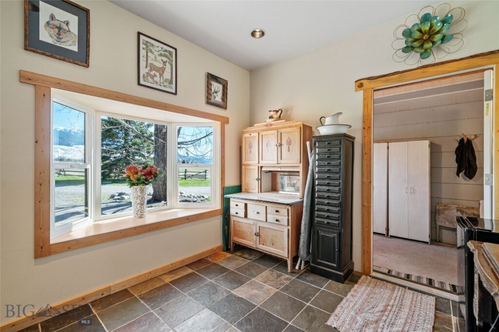 2 Jumping Rainbow Road, Livingston MT 59047