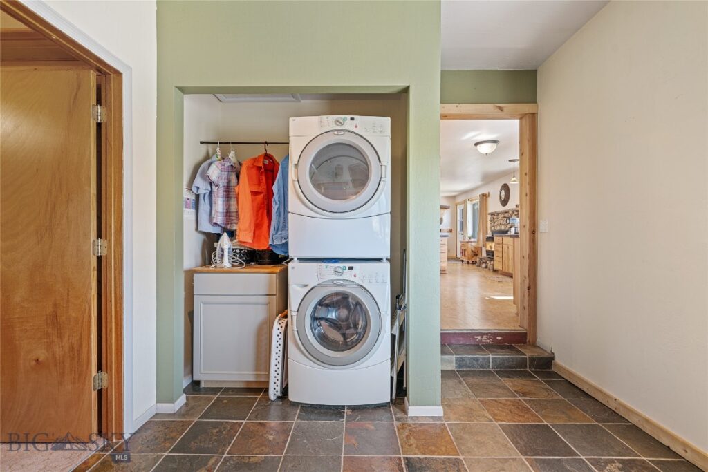 2 Jumping Rainbow Road, Livingston MT 59047
