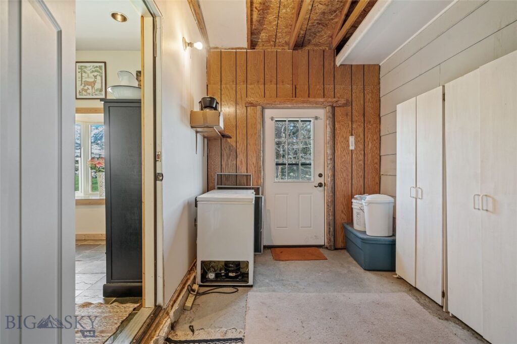 2 Jumping Rainbow Road, Livingston MT 59047