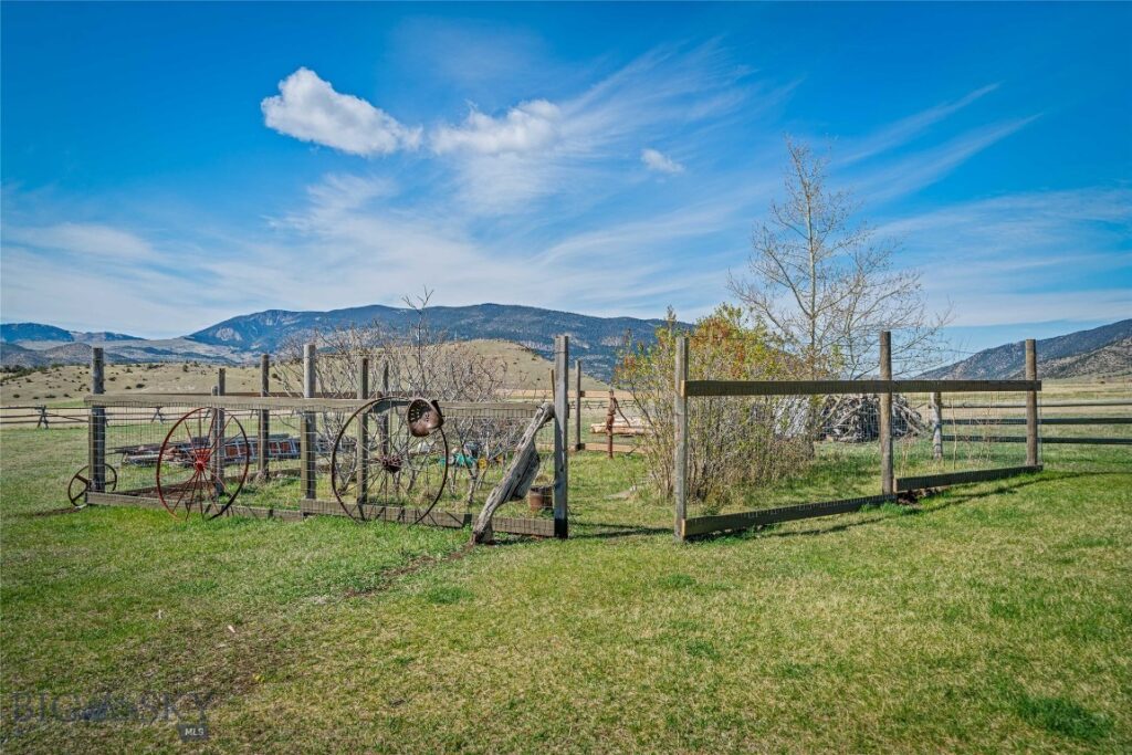 2 Jumping Rainbow Road, Livingston MT 59047