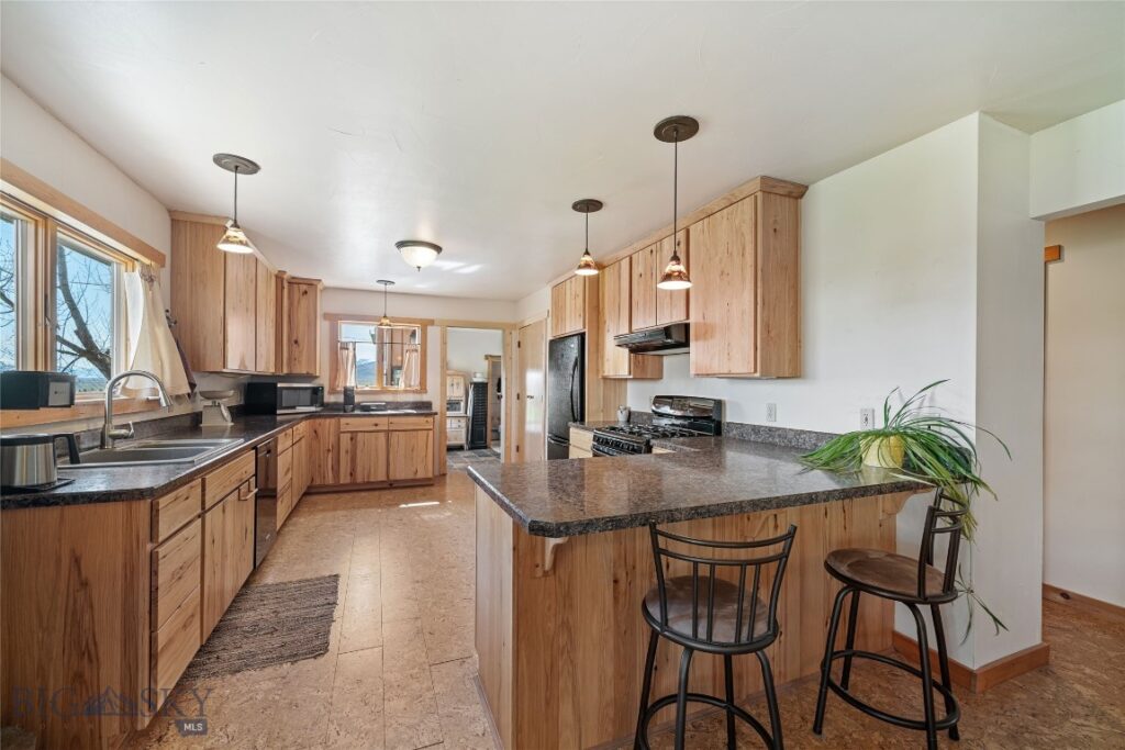 2 Jumping Rainbow Road, Livingston MT 59047