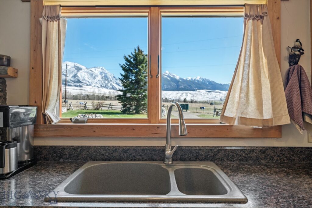 2 Jumping Rainbow Road, Livingston MT 59047