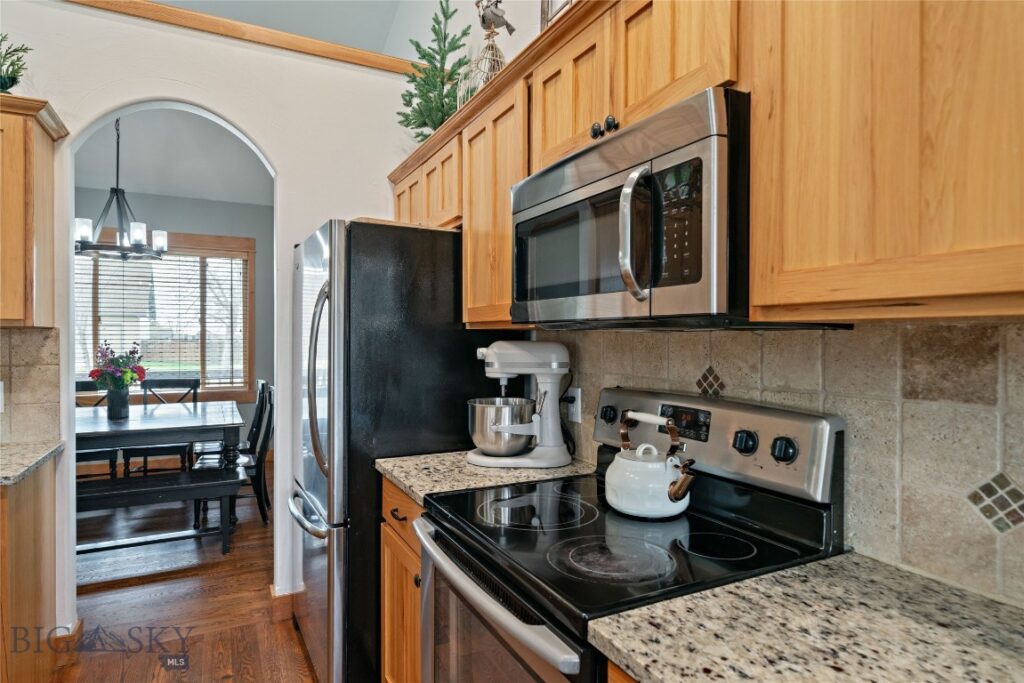 16 Harvester Lane, Belgrade MT 59714
