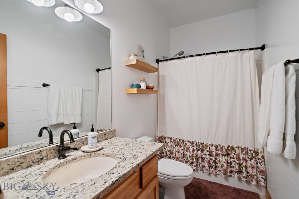 16 Harvester Lane, Belgrade MT 59714