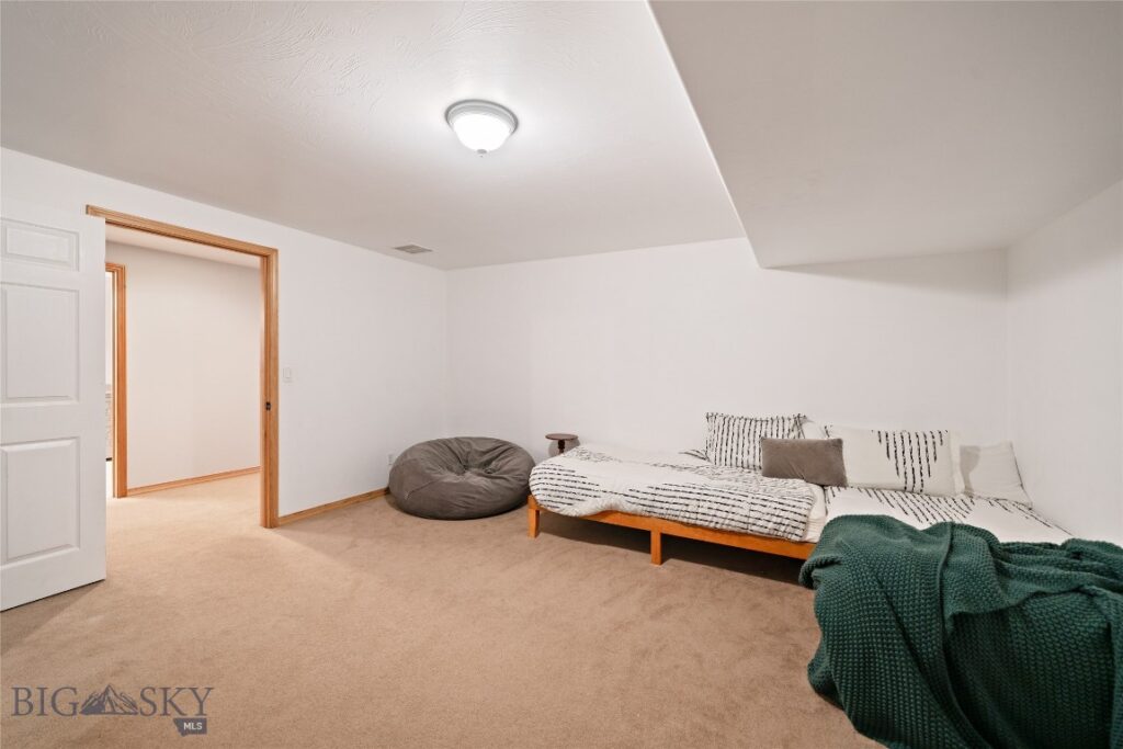 16 Harvester Lane, Belgrade MT 59714