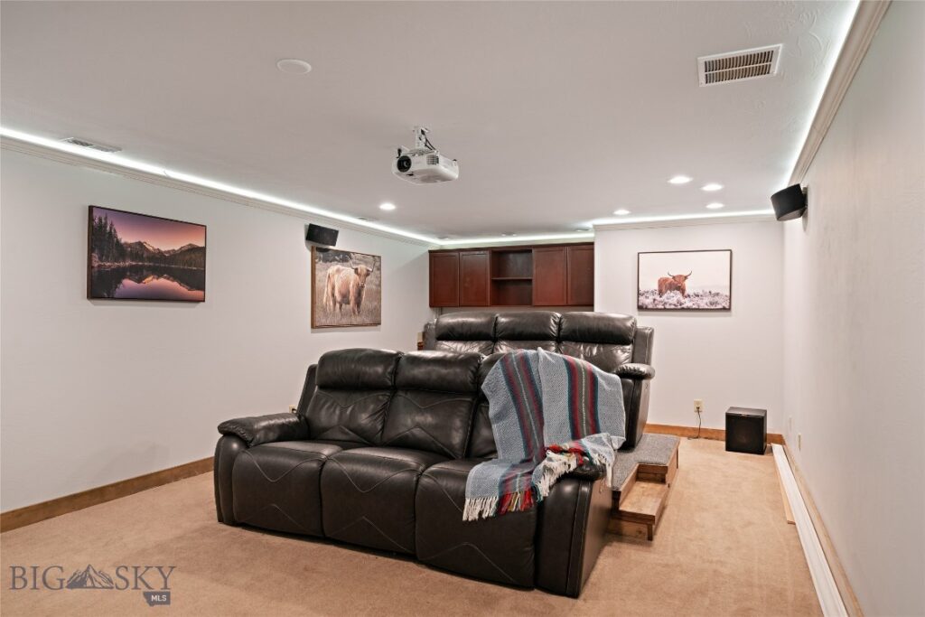 16 Harvester Lane, Belgrade MT 59714