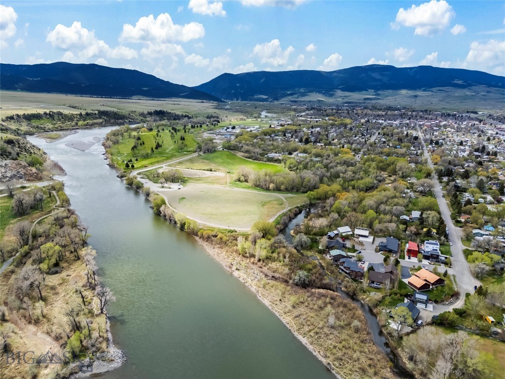 213 Little Creek Bend, Livingston MT 59047