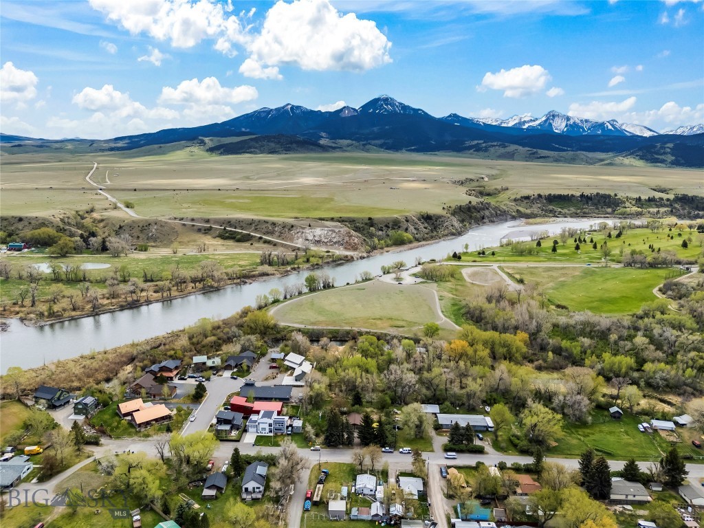 213 Little Creek Bend, Livingston MT 59047