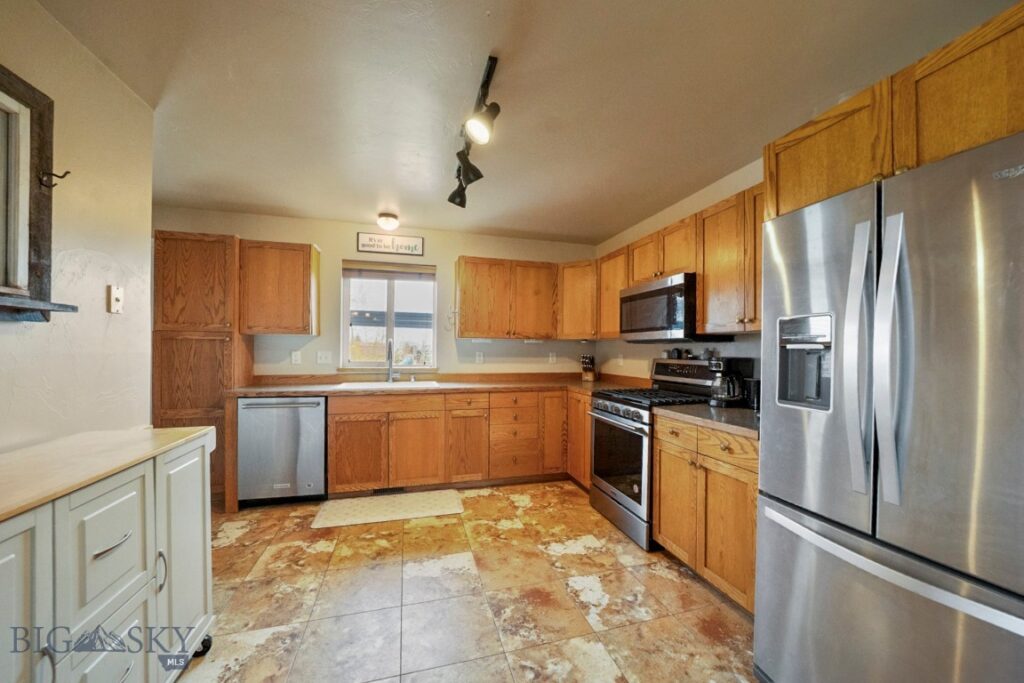 174 Heidi Lane, Belgrade MT 59714