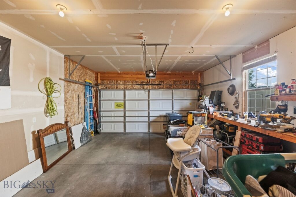 80 Wally D Lane, Belgrade MT 59714