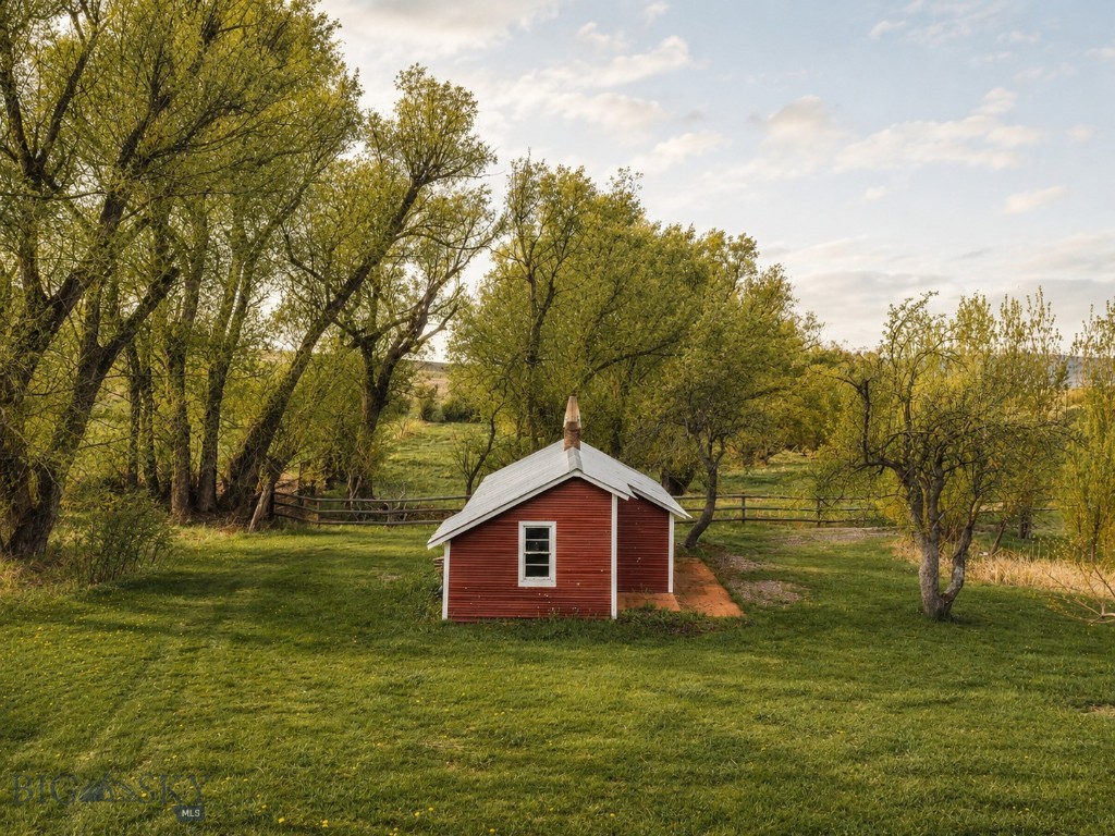 262 Swingley Road, Livingston MT 59047
