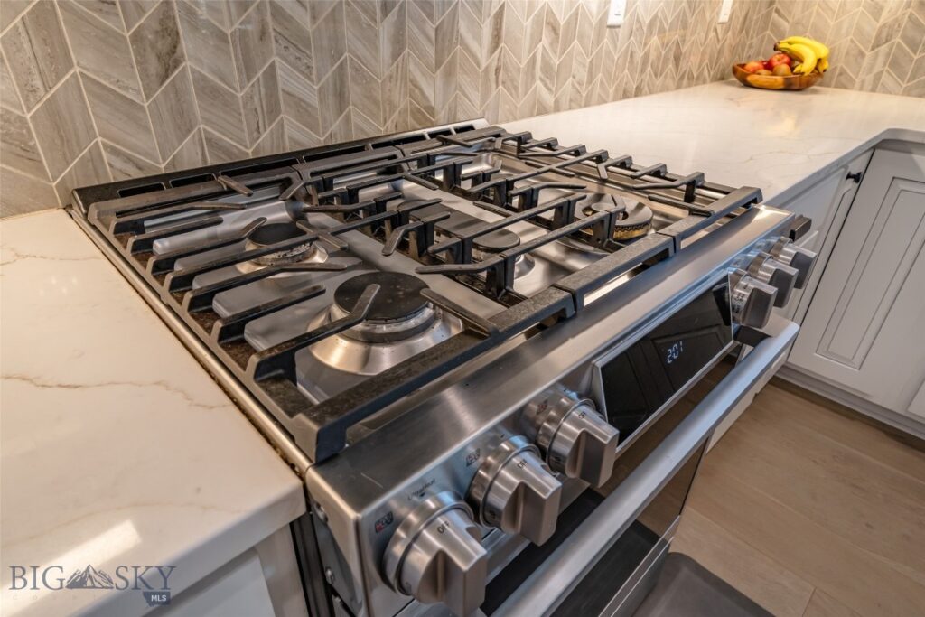 950 White Horse Loop, Bozeman MT 59718