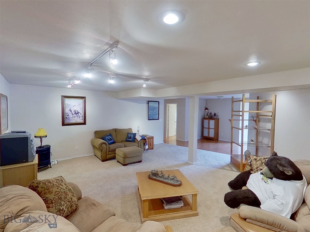 24 Kindsfather Drive, Livingston MT 59047
