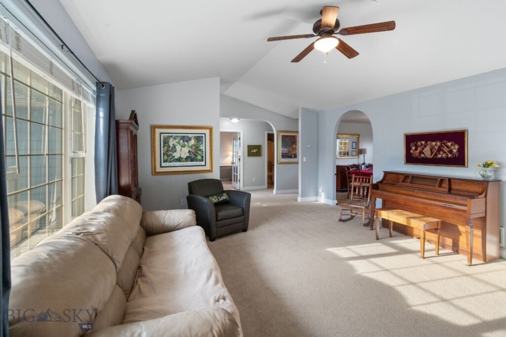 60 Clinton Lane, Belgrade MT 59714