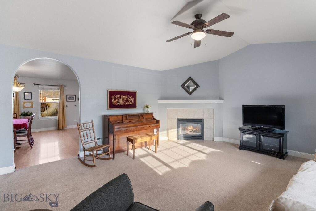 60 Clinton Lane, Belgrade MT 59714
