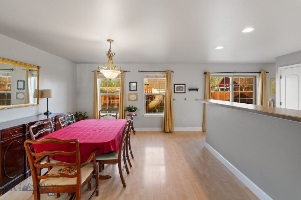 60 Clinton Lane, Belgrade MT 59714