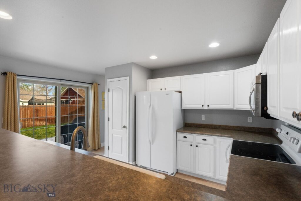60 Clinton Lane, Belgrade MT 59714