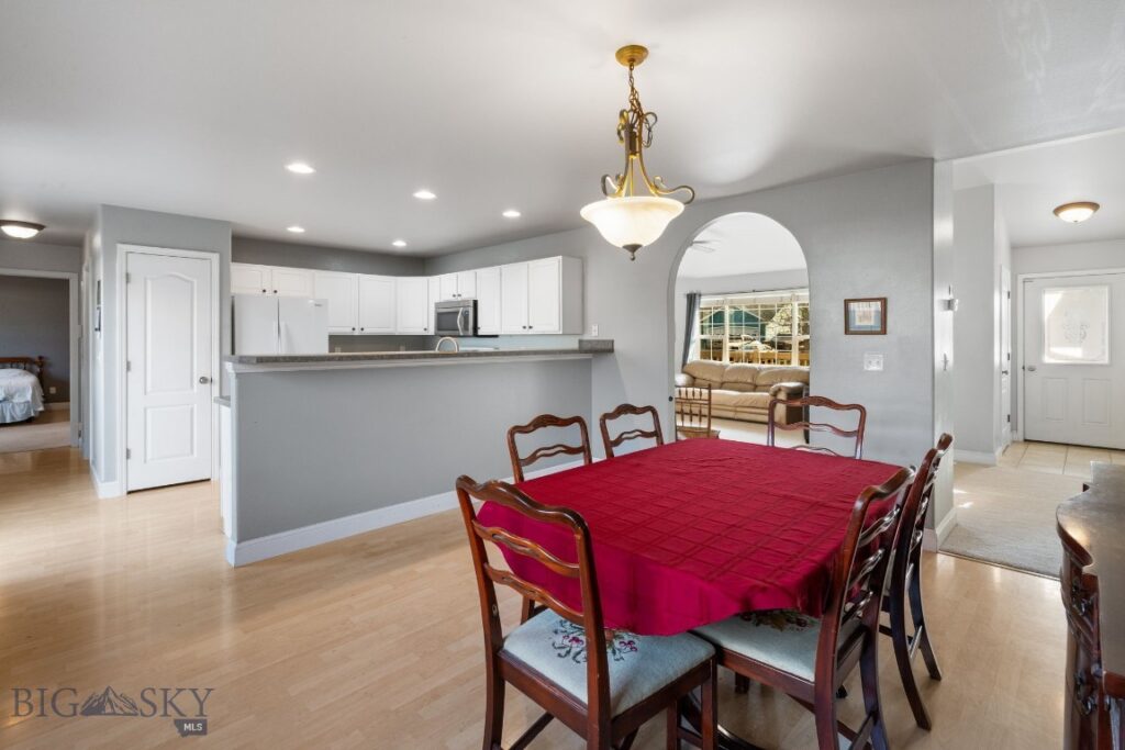 60 Clinton Lane, Belgrade MT 59714