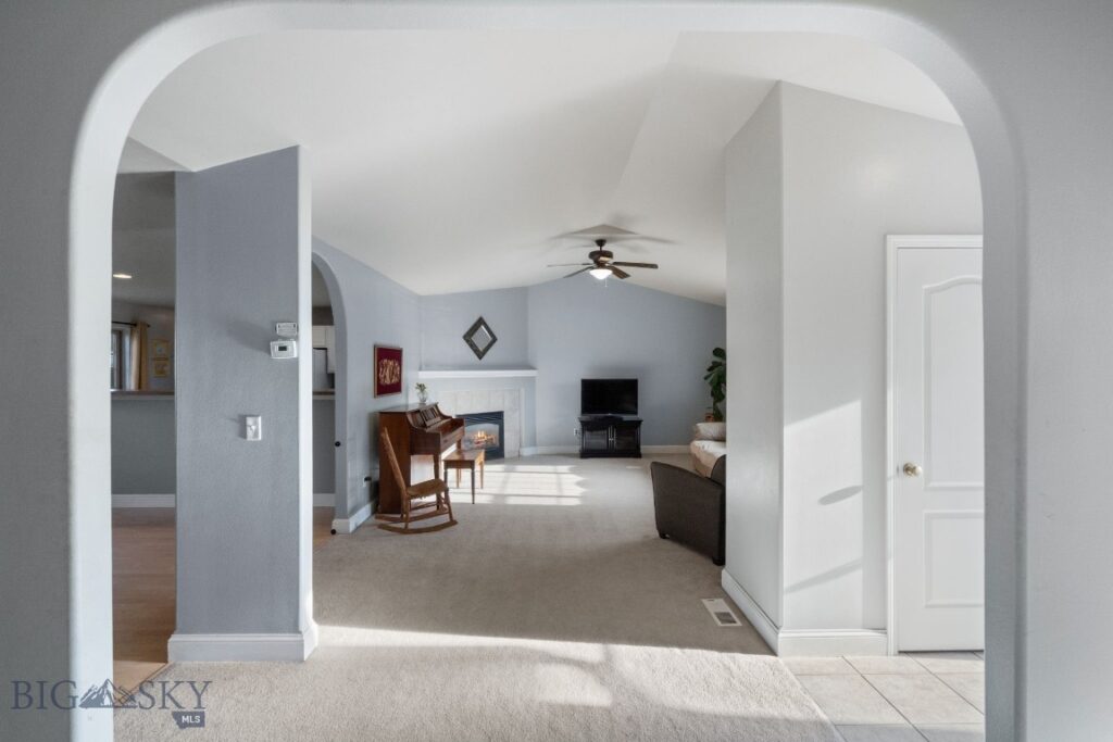 60 Clinton Lane, Belgrade MT 59714