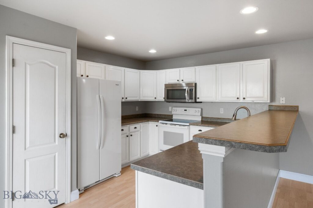 60 Clinton Lane, Belgrade MT 59714